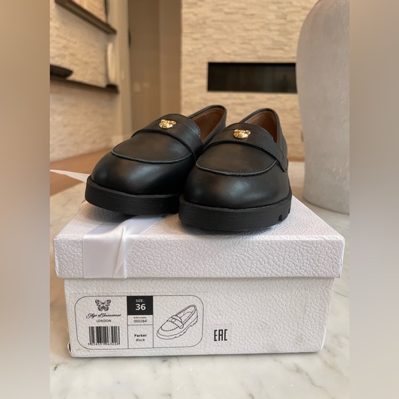 Girls Dress Shows New in box - Picture 3 of 6